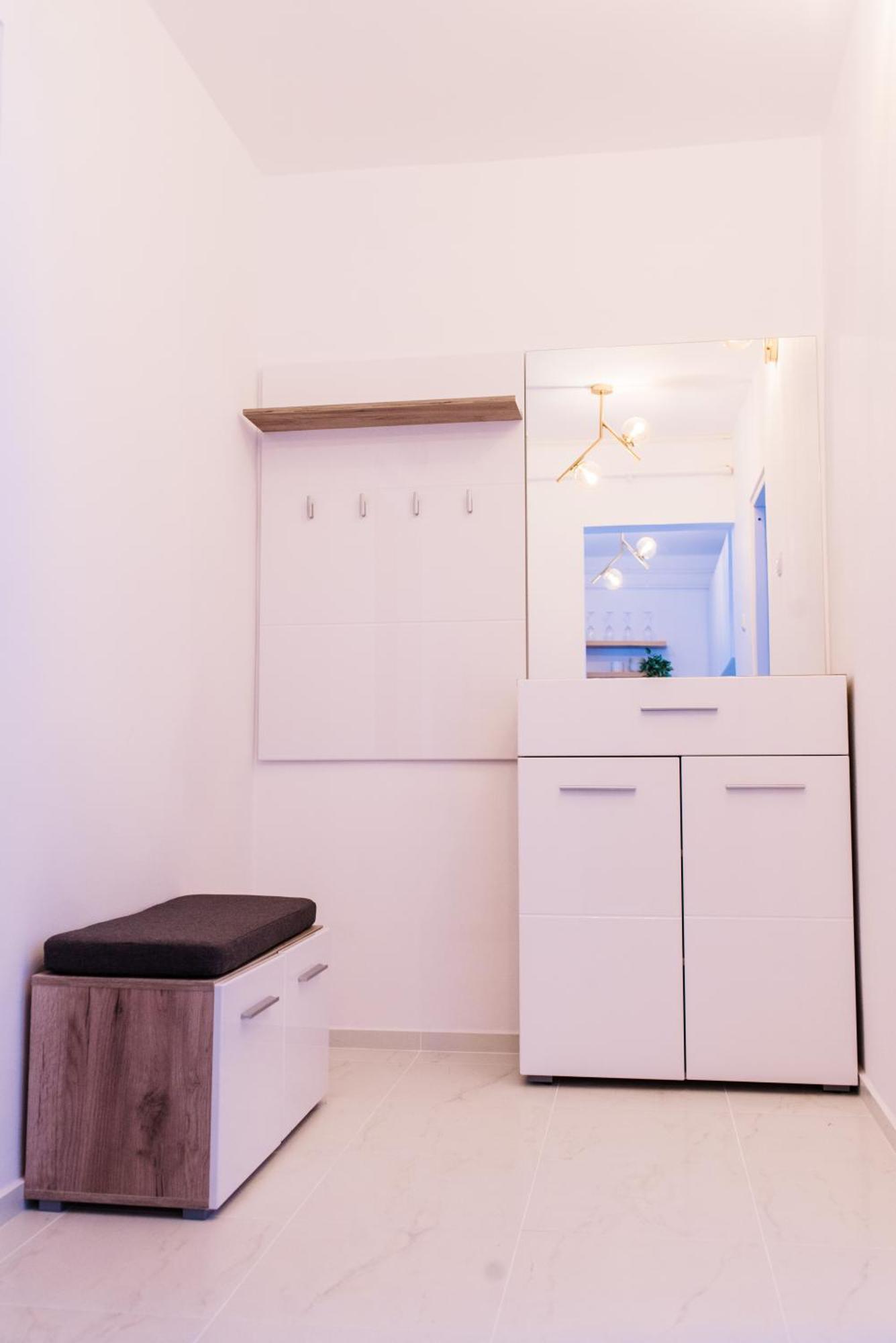 Riverside White Apartment 사투마레 외부 사진