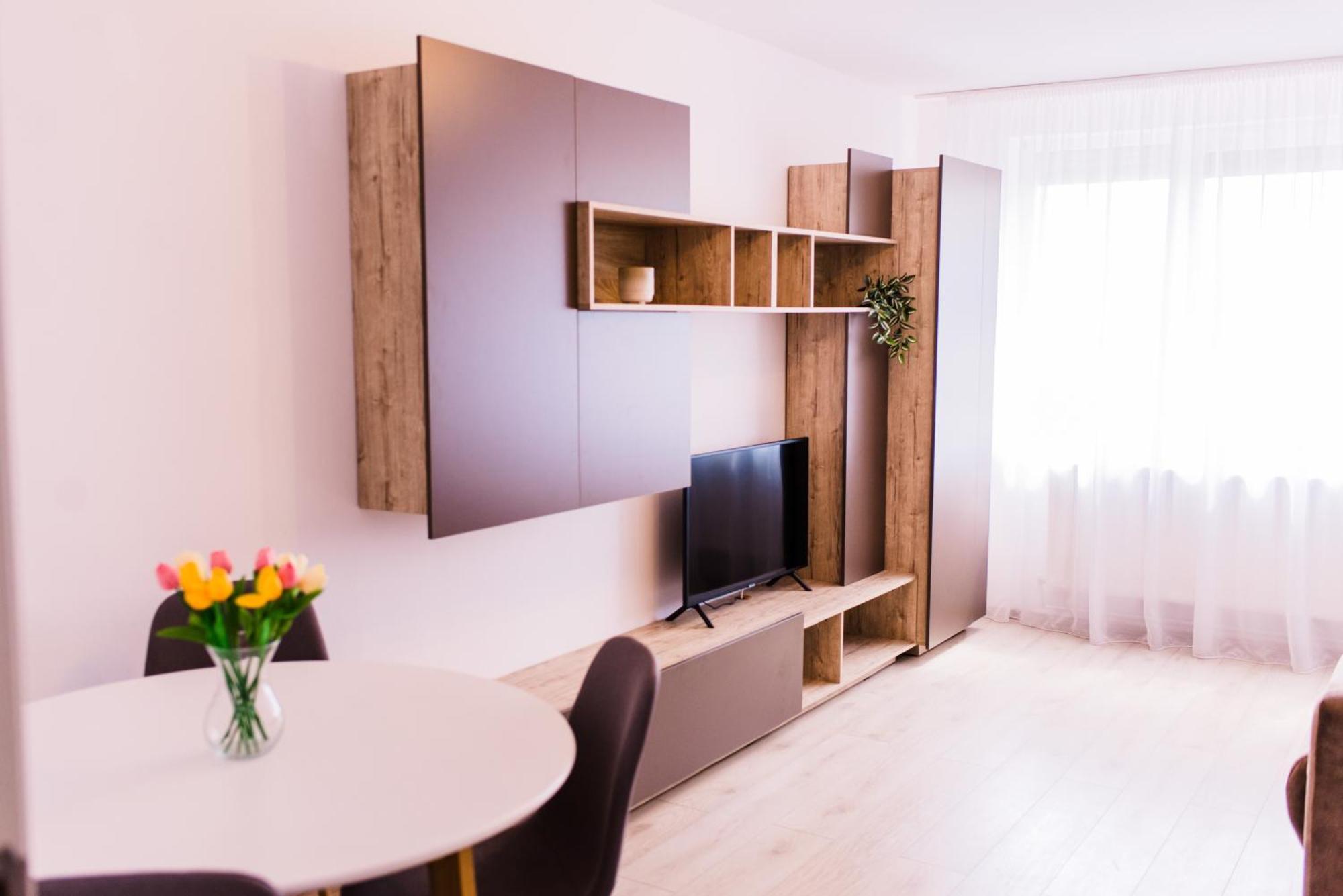 Riverside White Apartment 사투마레 외부 사진