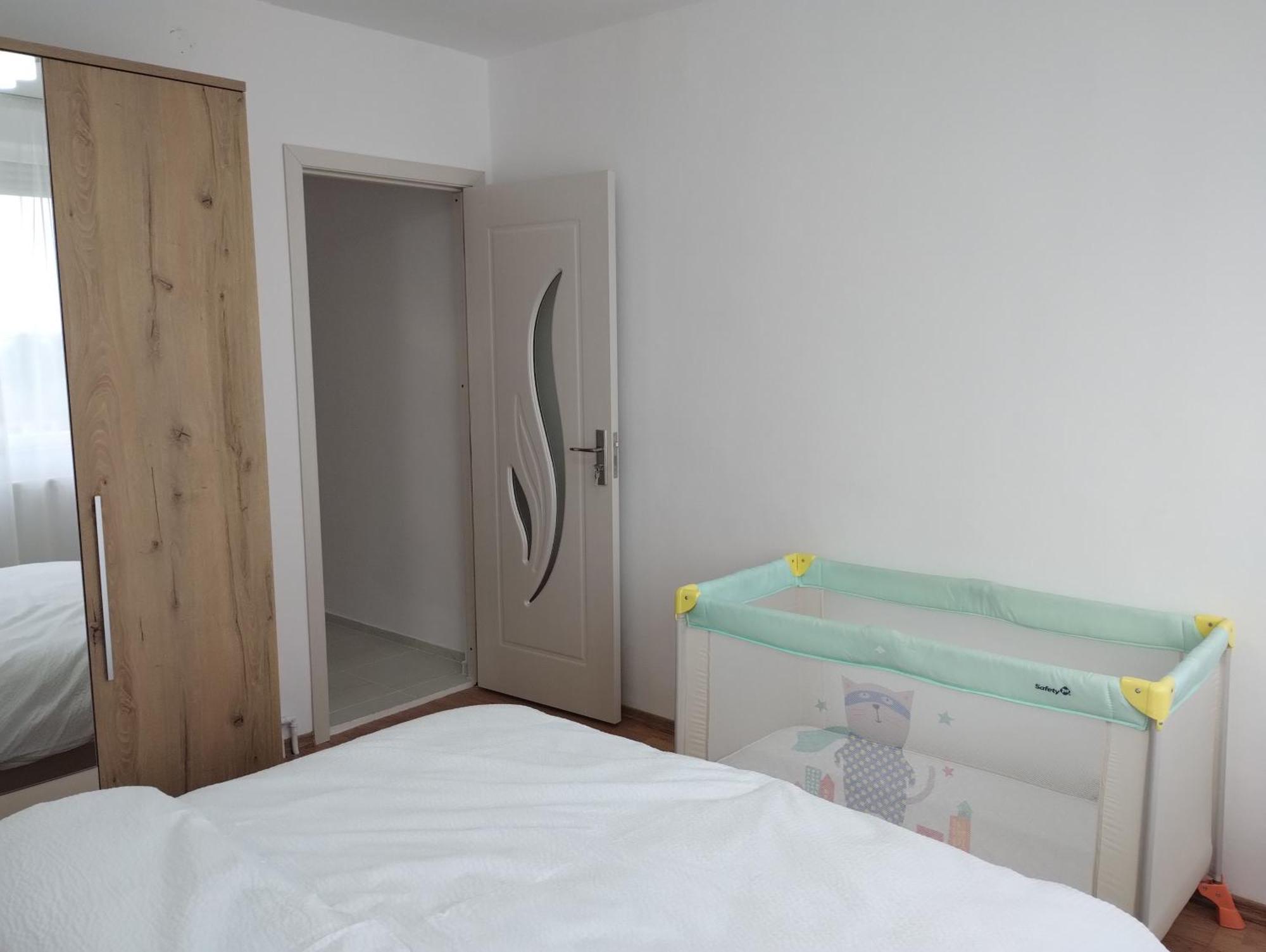 Riverside White Apartment 사투마레 외부 사진